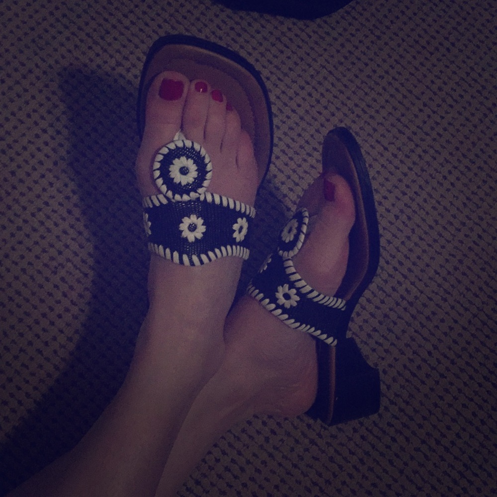 Low heel black and white sandals